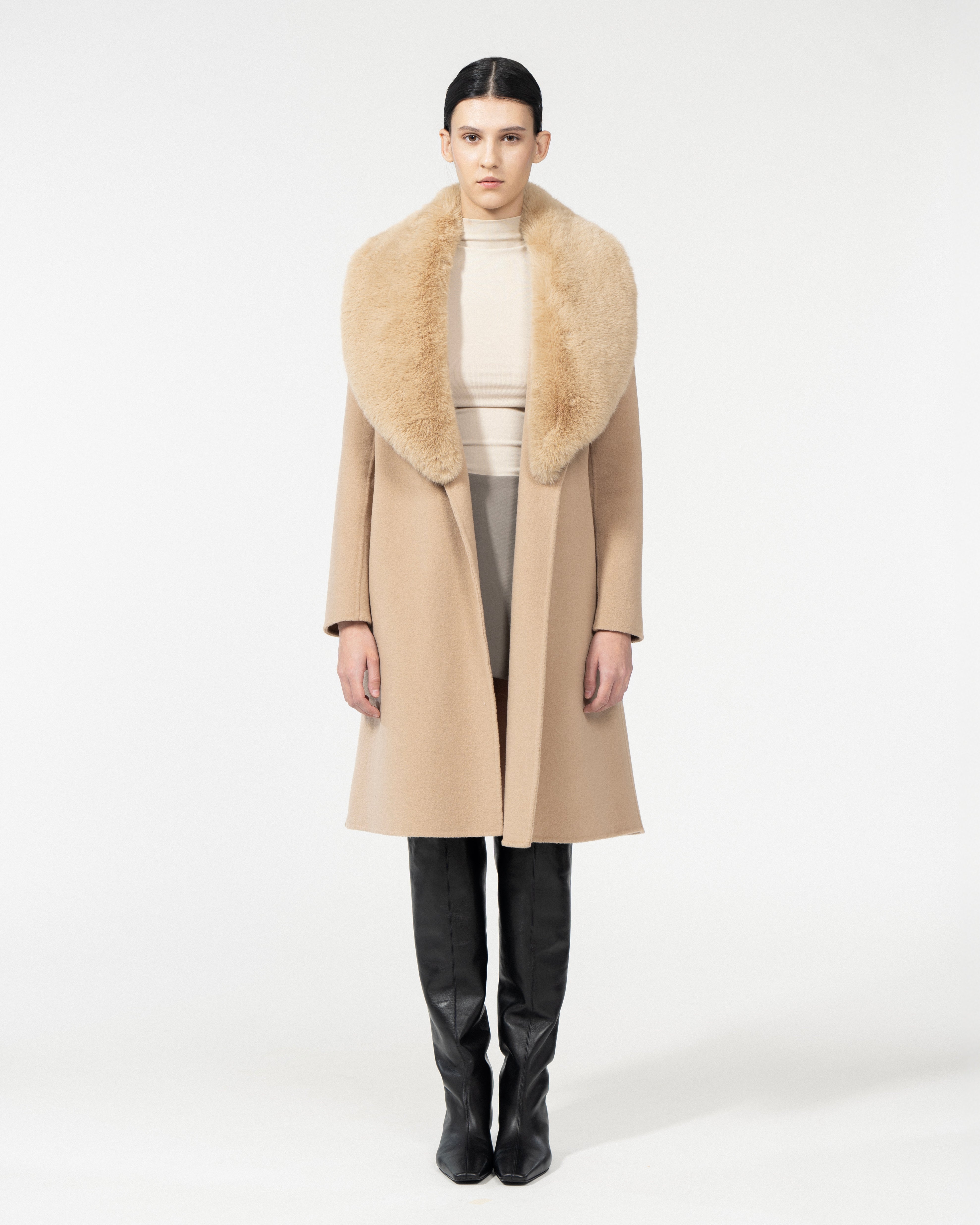 CAPPOTTO VESTAGLIA CON COLLO IN ECOPELLICCIA E CINTURA
