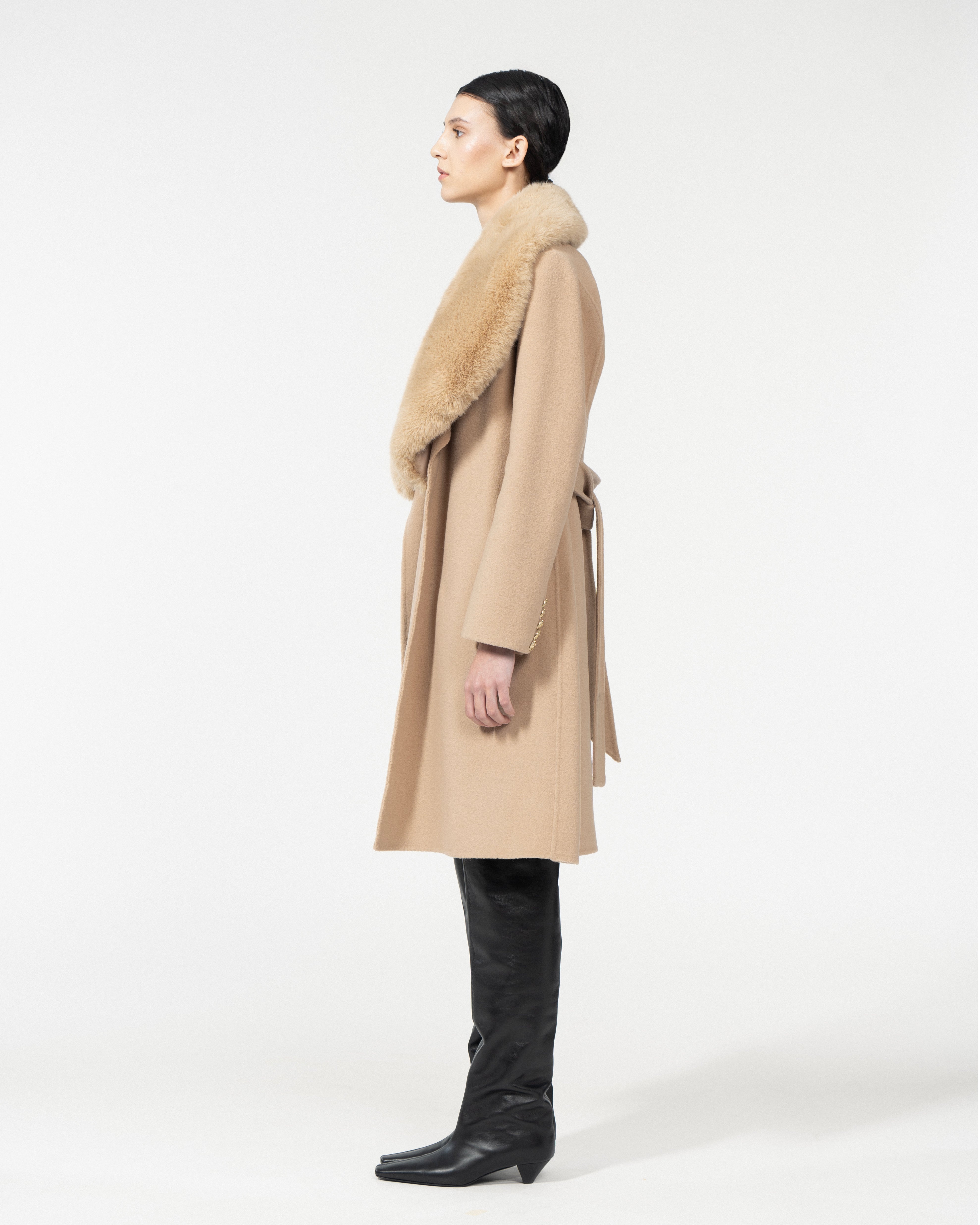 CAPPOTTO VESTAGLIA CON COLLO IN ECOPELLICCIA E CINTURA