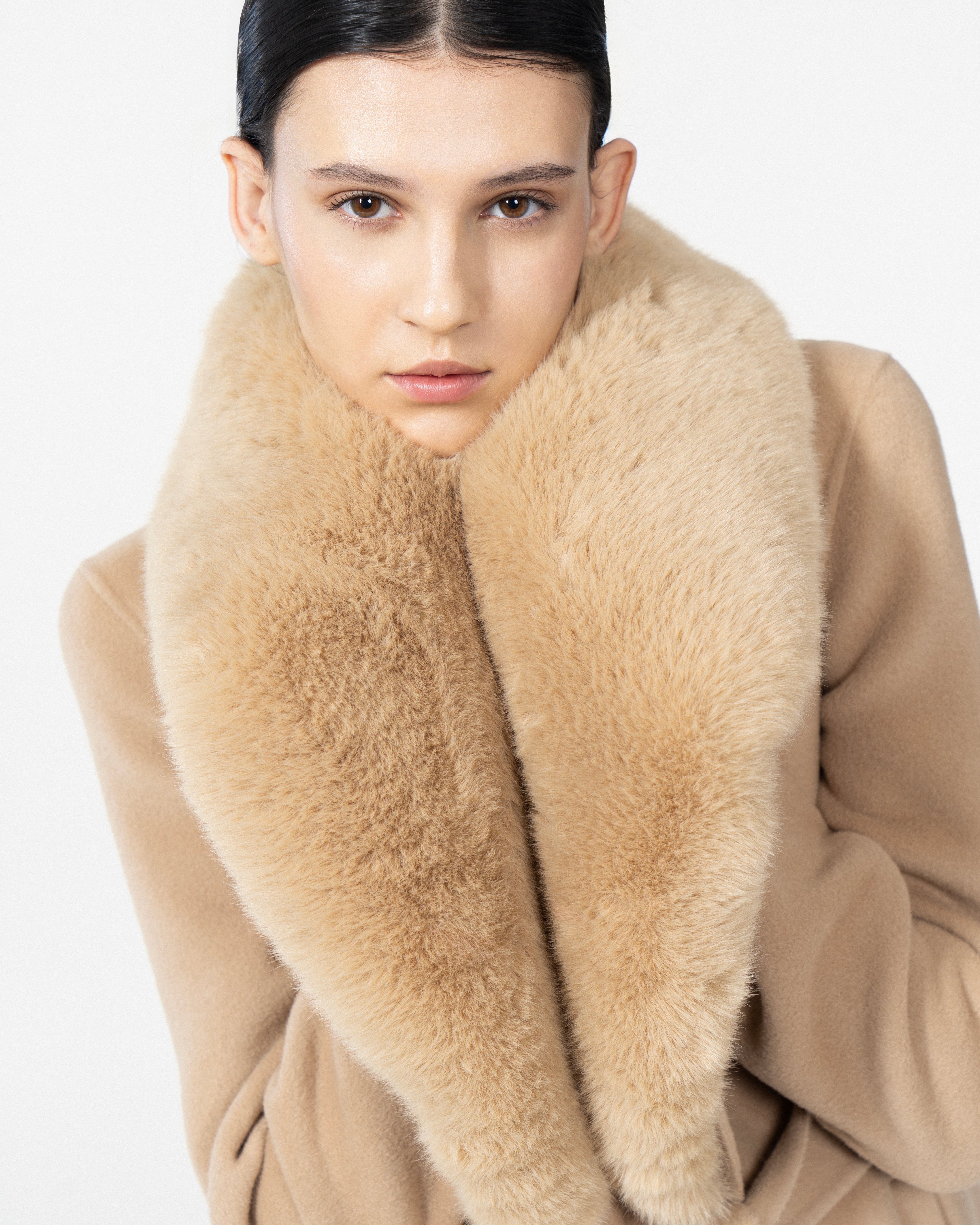 CAPPOTTO VESTAGLIA CON COLLO IN ECOPELLICCIA E CINTURA