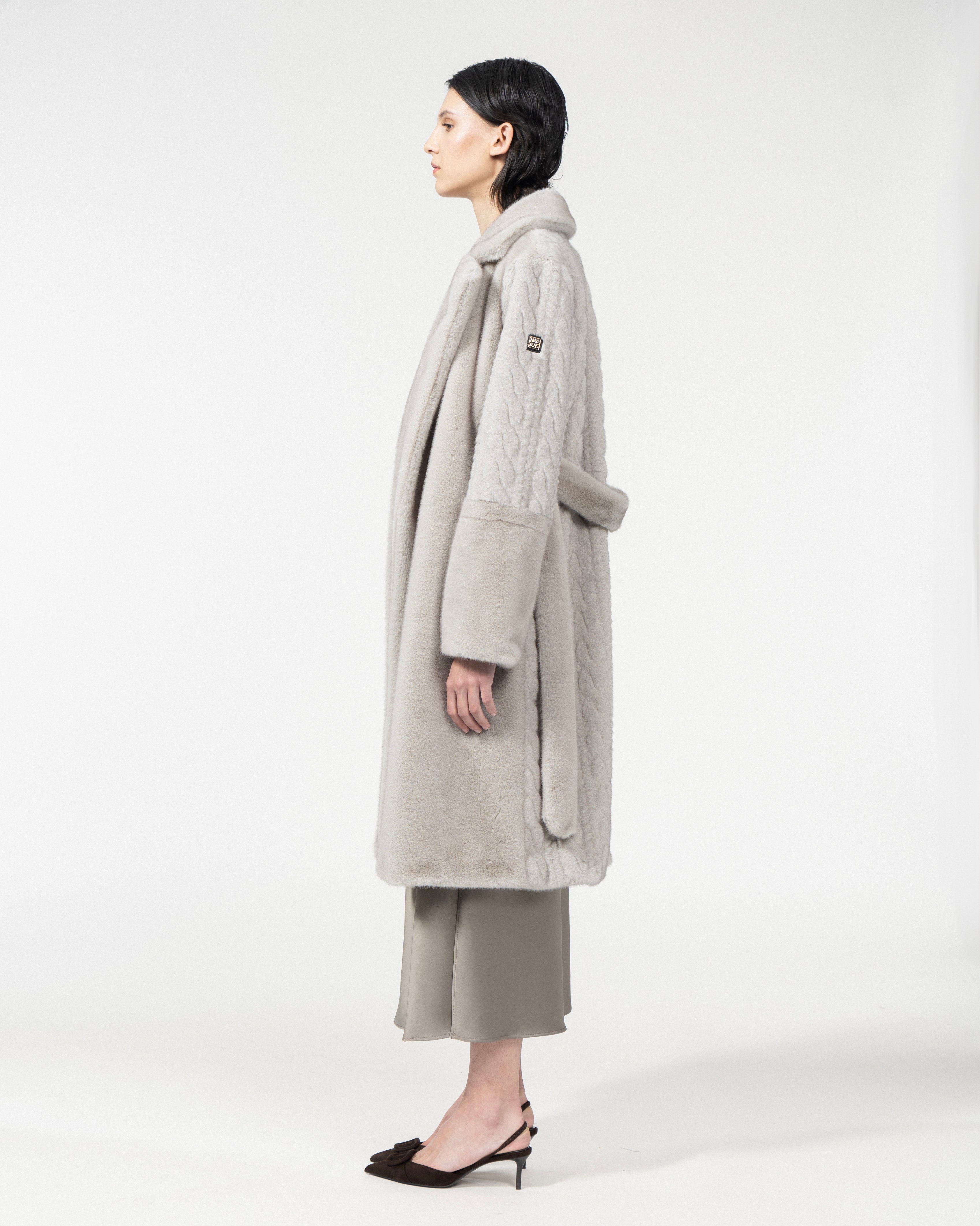 CAPPOTTO CON DECORAZIONE TRECCE