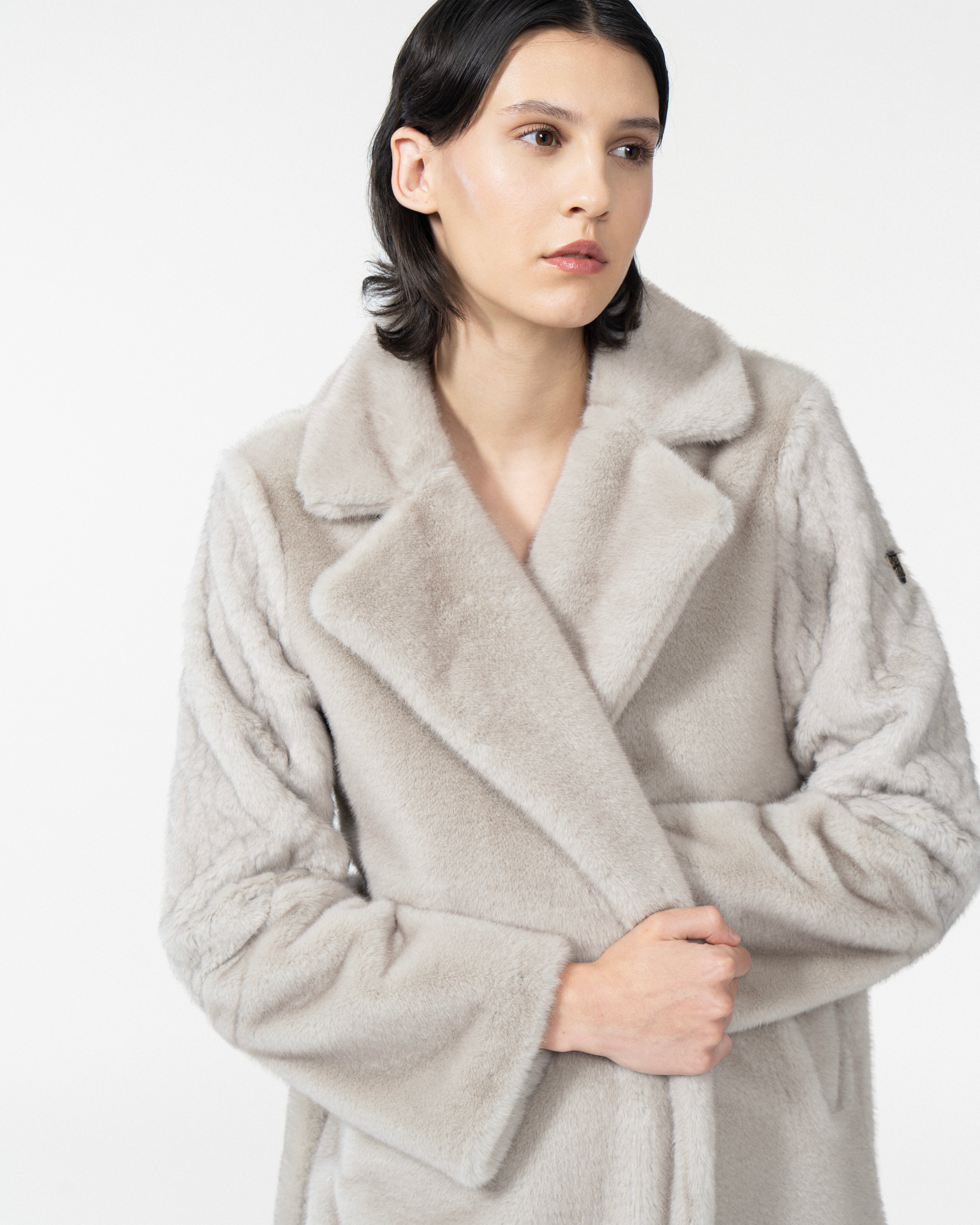 CAPPOTTO CON DECORAZIONE TRECCE