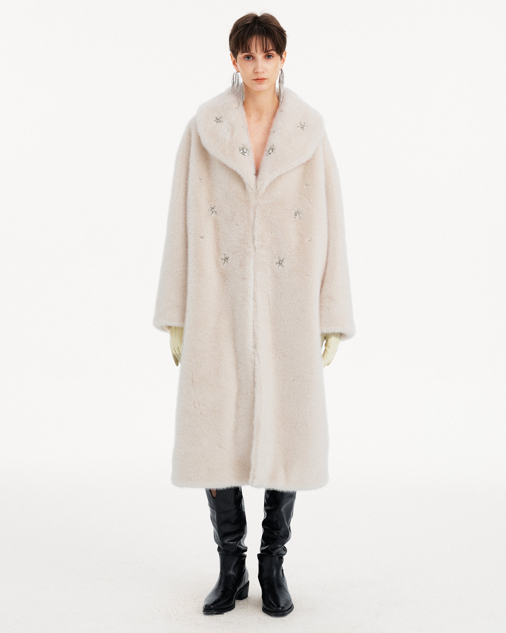 CAPPOTTO LUNGO IN ECOPELLICCIA CON RICAMI