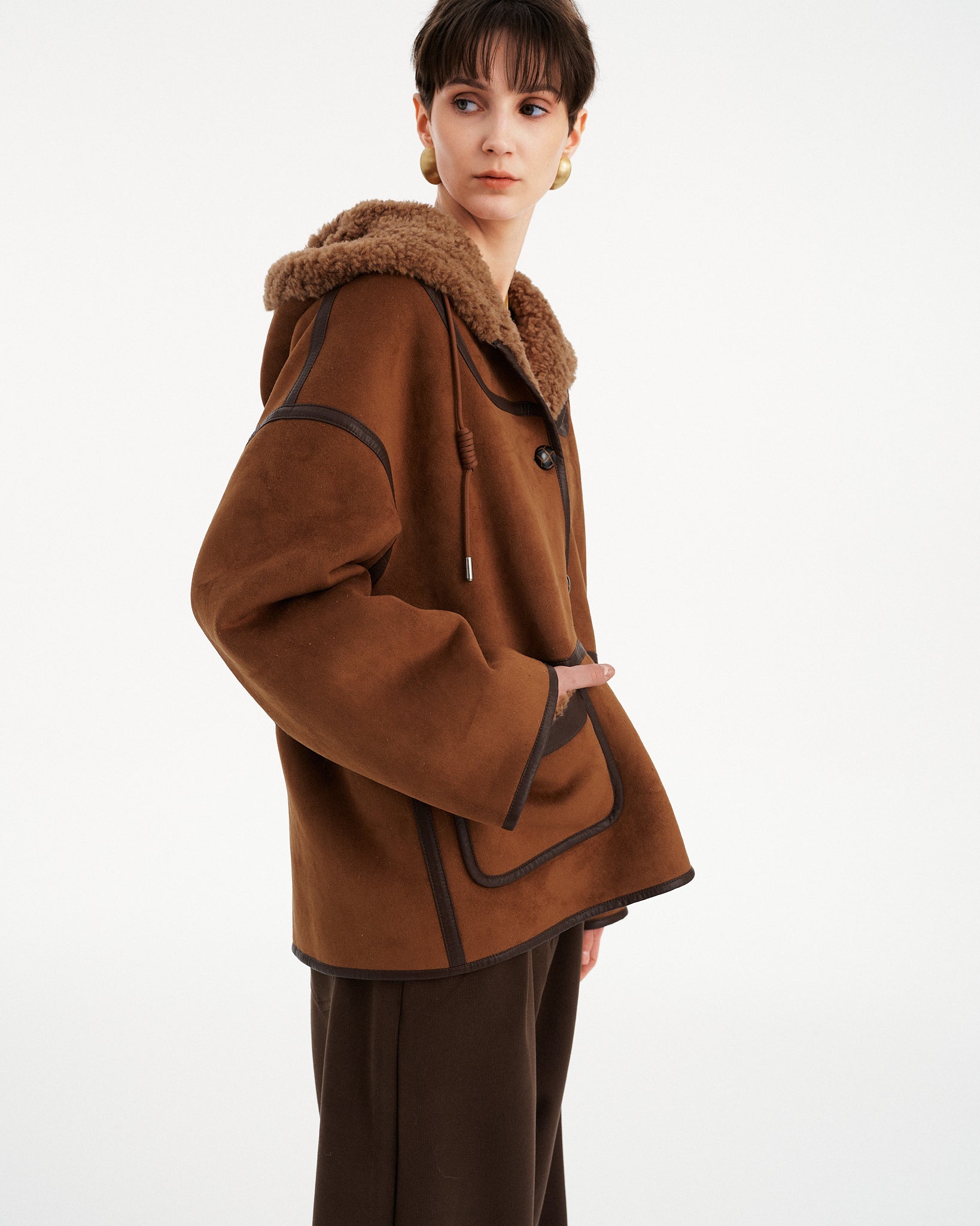CAPPOTTO CORTO SCAMOSCIATO