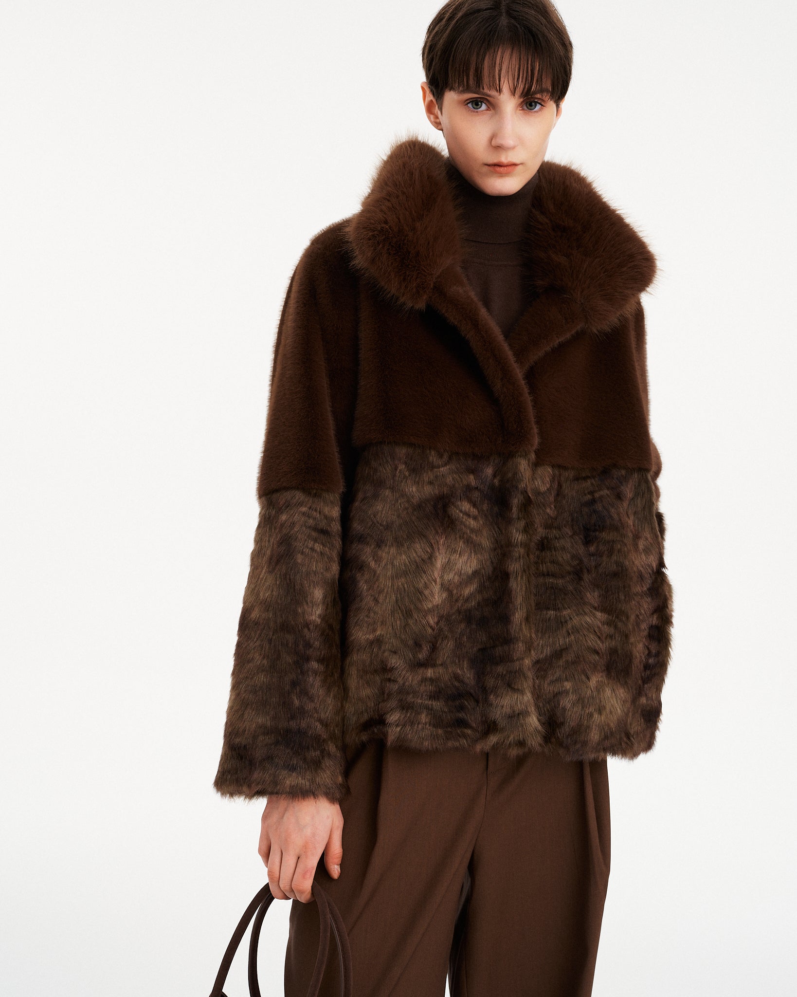 CAPPOTTO CORTO IN ECOPELLICCIA BICOLORE