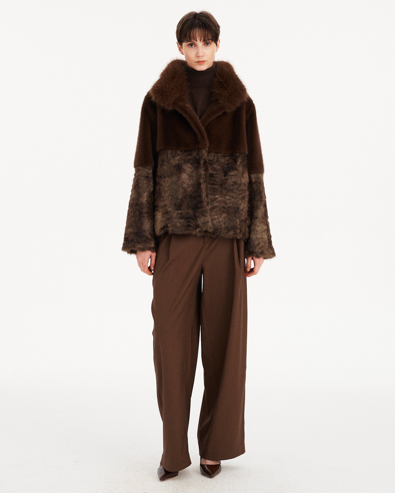 CAPPOTTO CORTO IN ECOPELLICCIA BICOLORE
