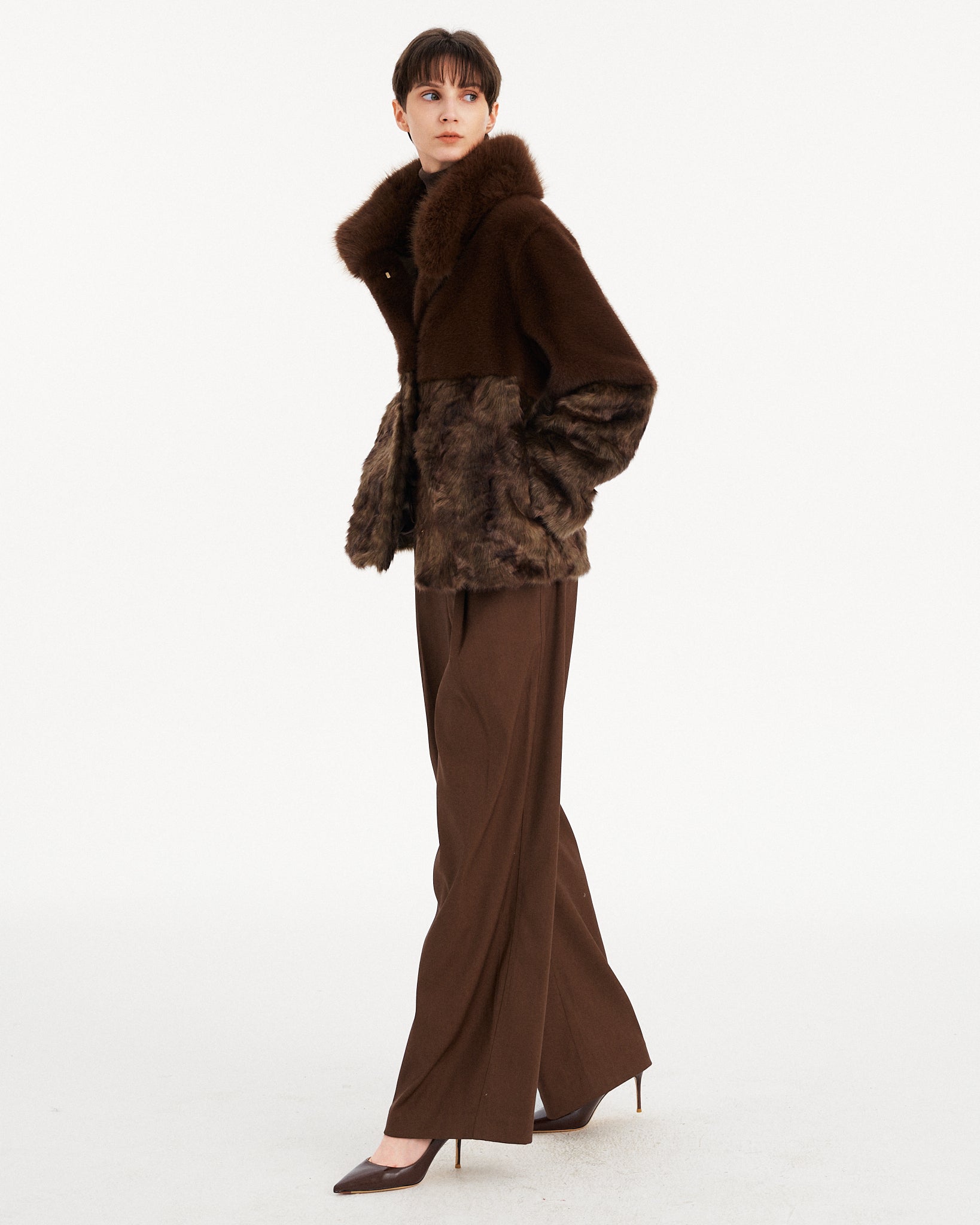 CAPPOTTO CORTO IN ECOPELLICCIA BICOLORE